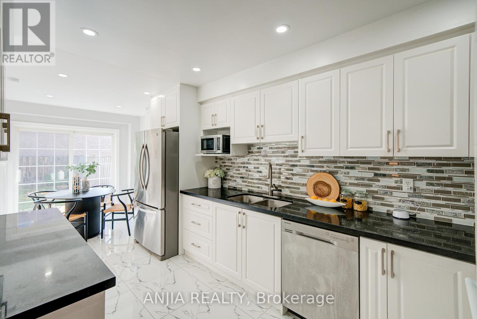 Photo 16 of 111 Viscount Drive, Markham ON
