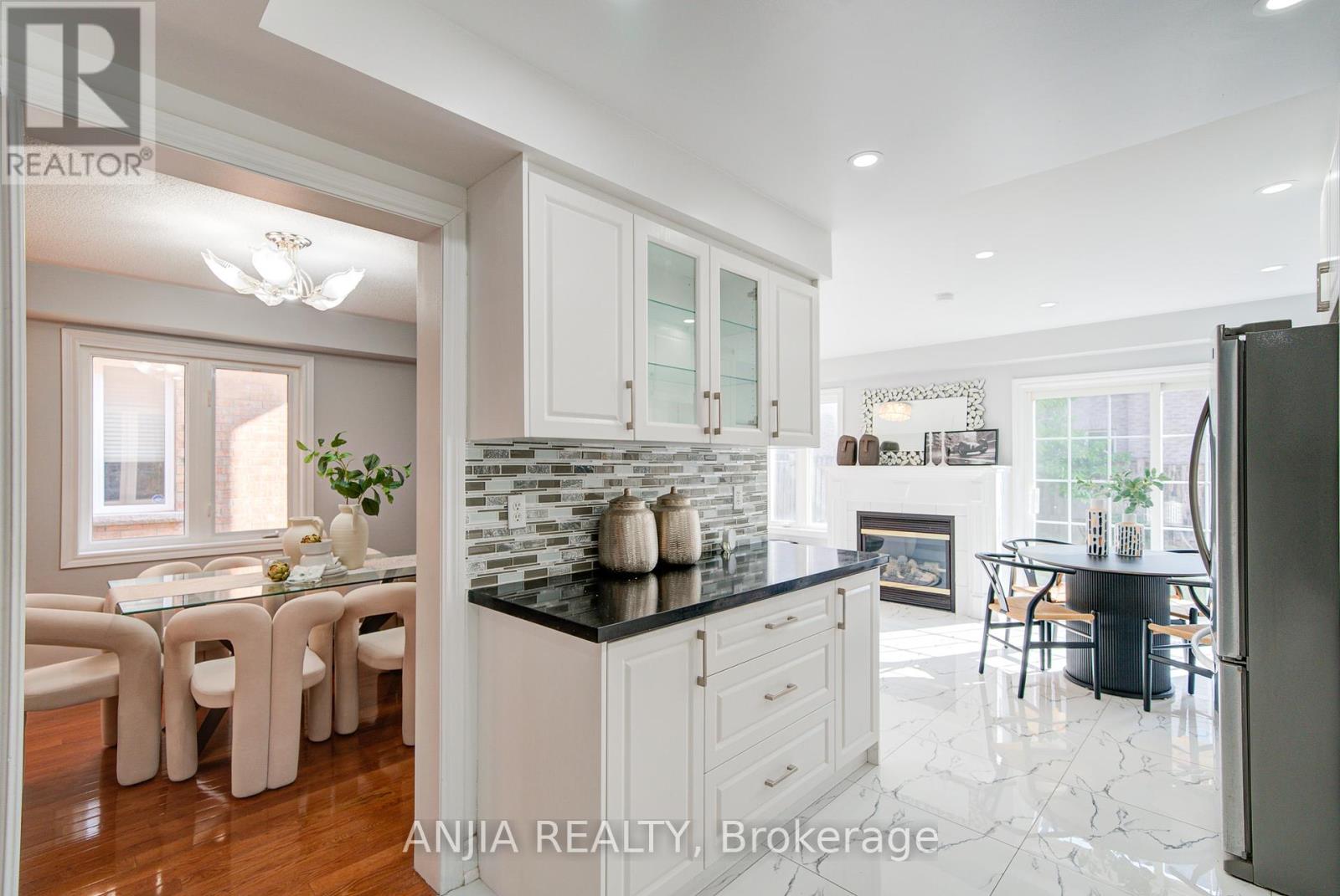 Photo 17 of 111 Viscount Drive, Markham ON