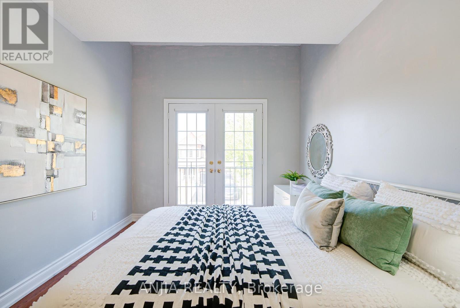 Photo 31 of 111 Viscount Drive, Markham ON