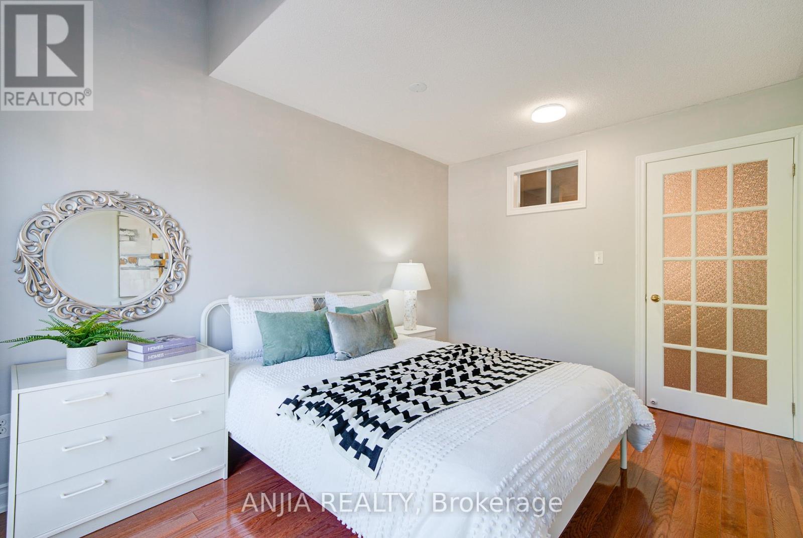 Photo 32 of 111 Viscount Drive, Markham ON
