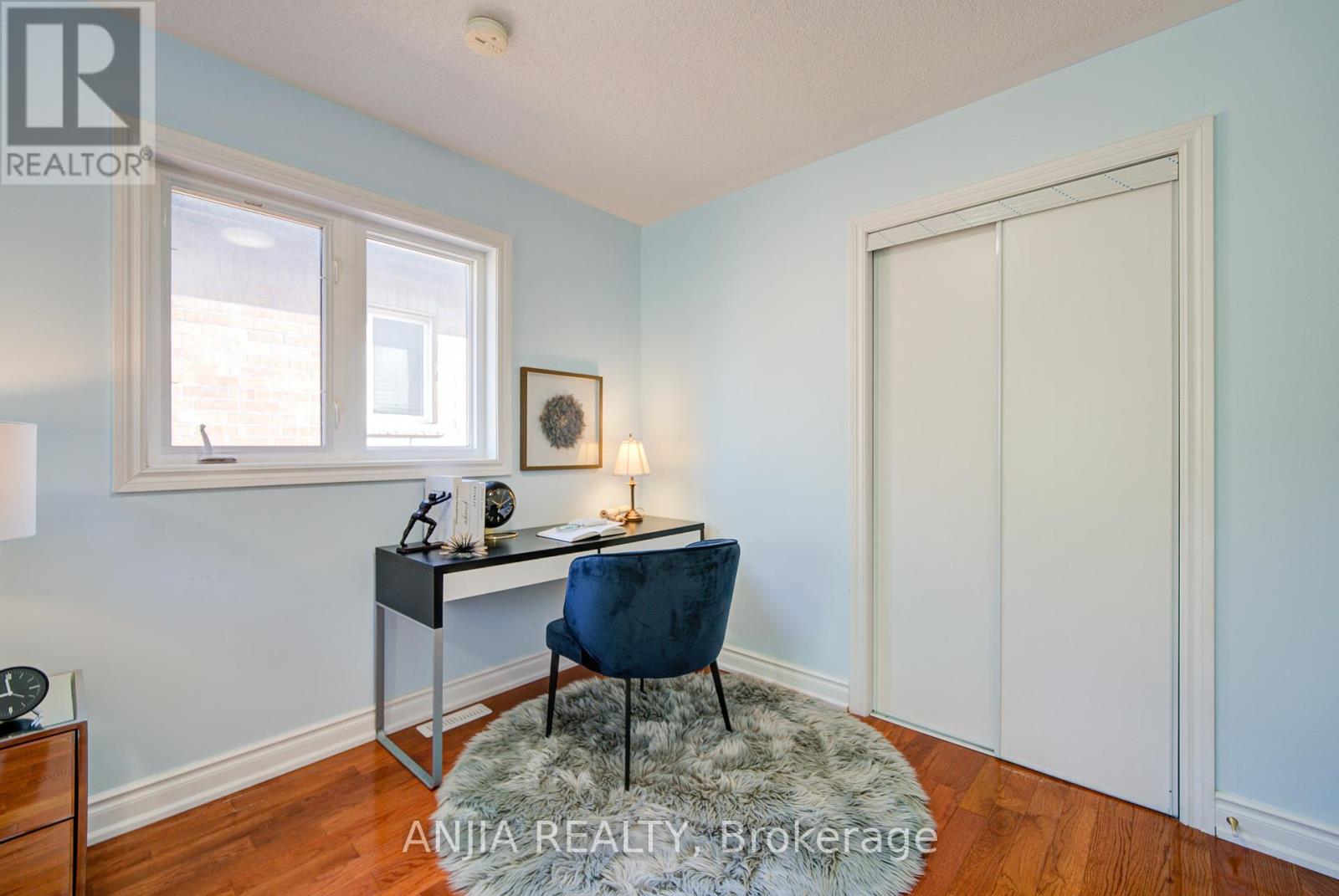 Photo 33 of 111 Viscount Drive, Markham ON
