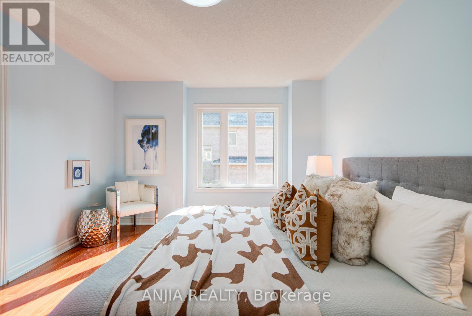 Photo 39 of 111 Viscount Drive, Markham ON