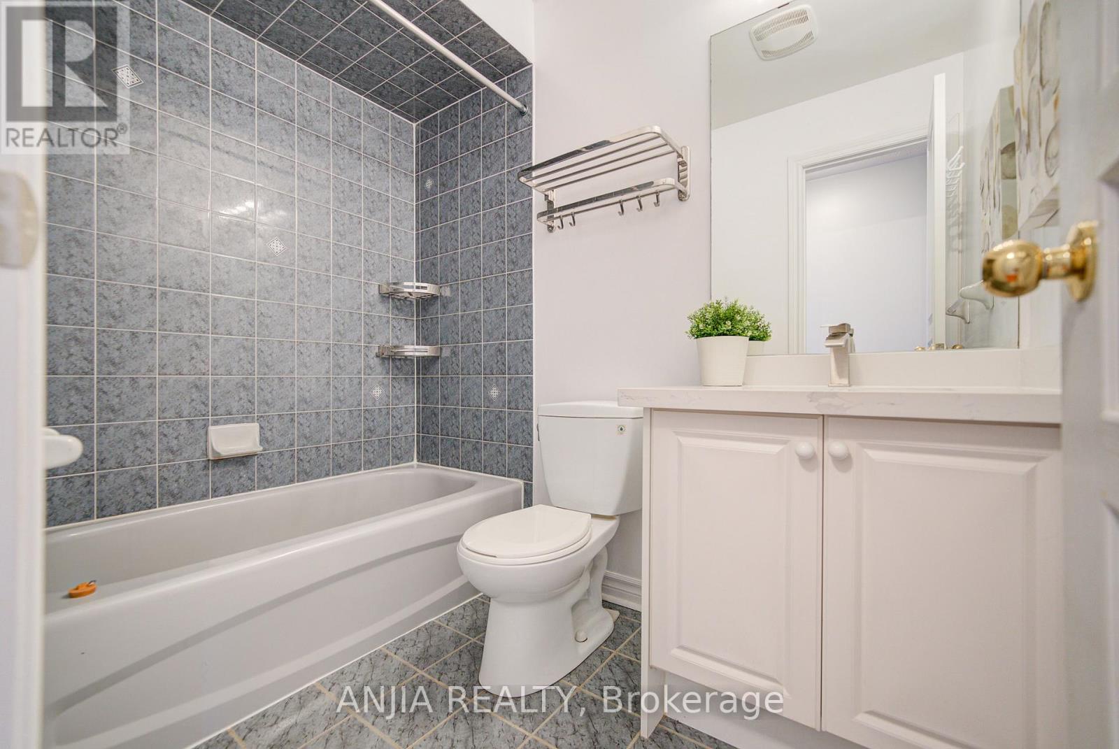 Photo 40 of 111 Viscount Drive, Markham ON