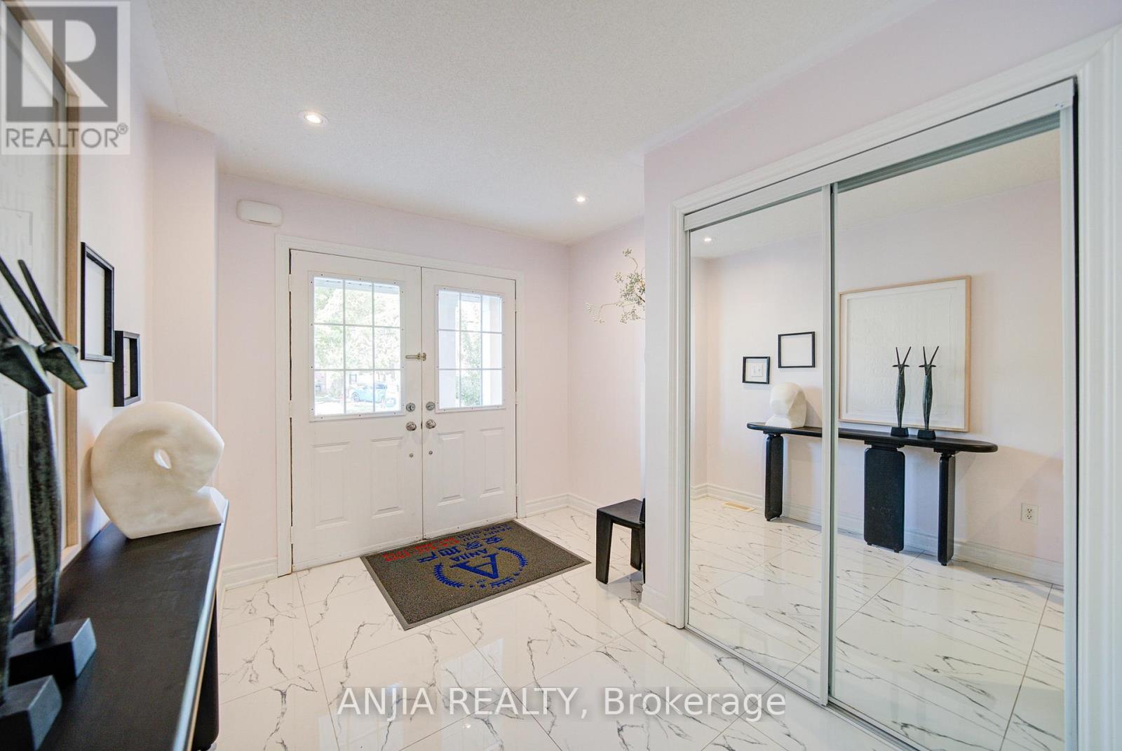 Photo 6 of 111 Viscount Drive, Markham ON