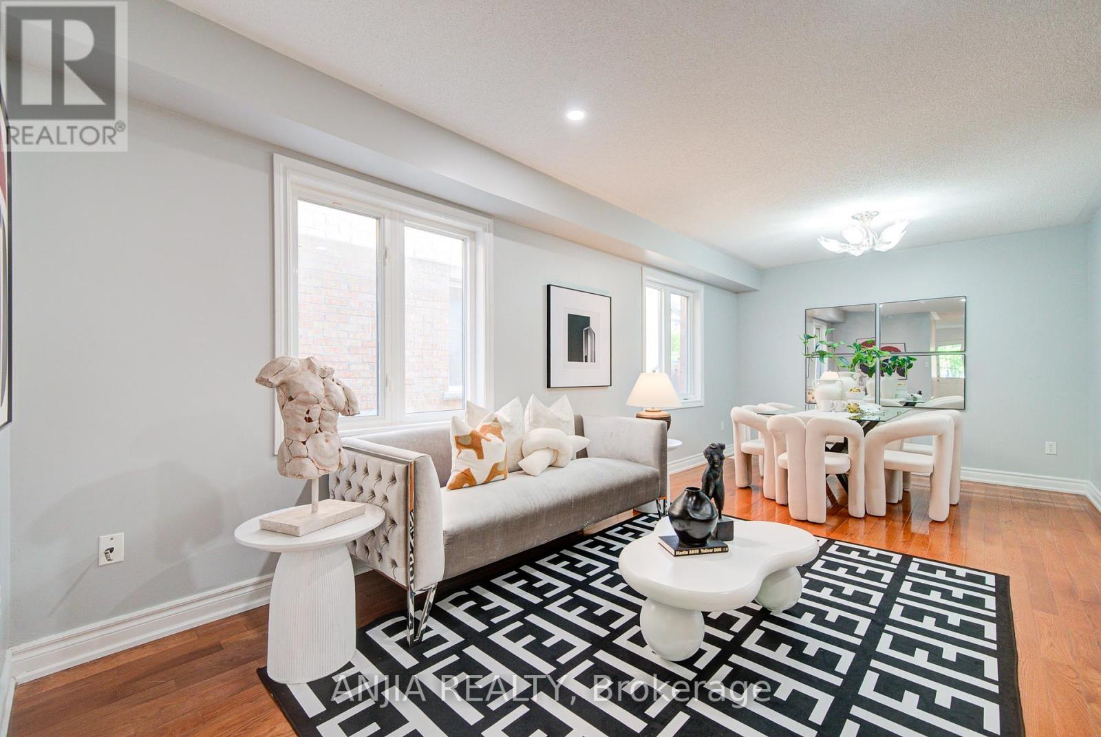 Photo 7 of 111 Viscount Drive, Markham ON