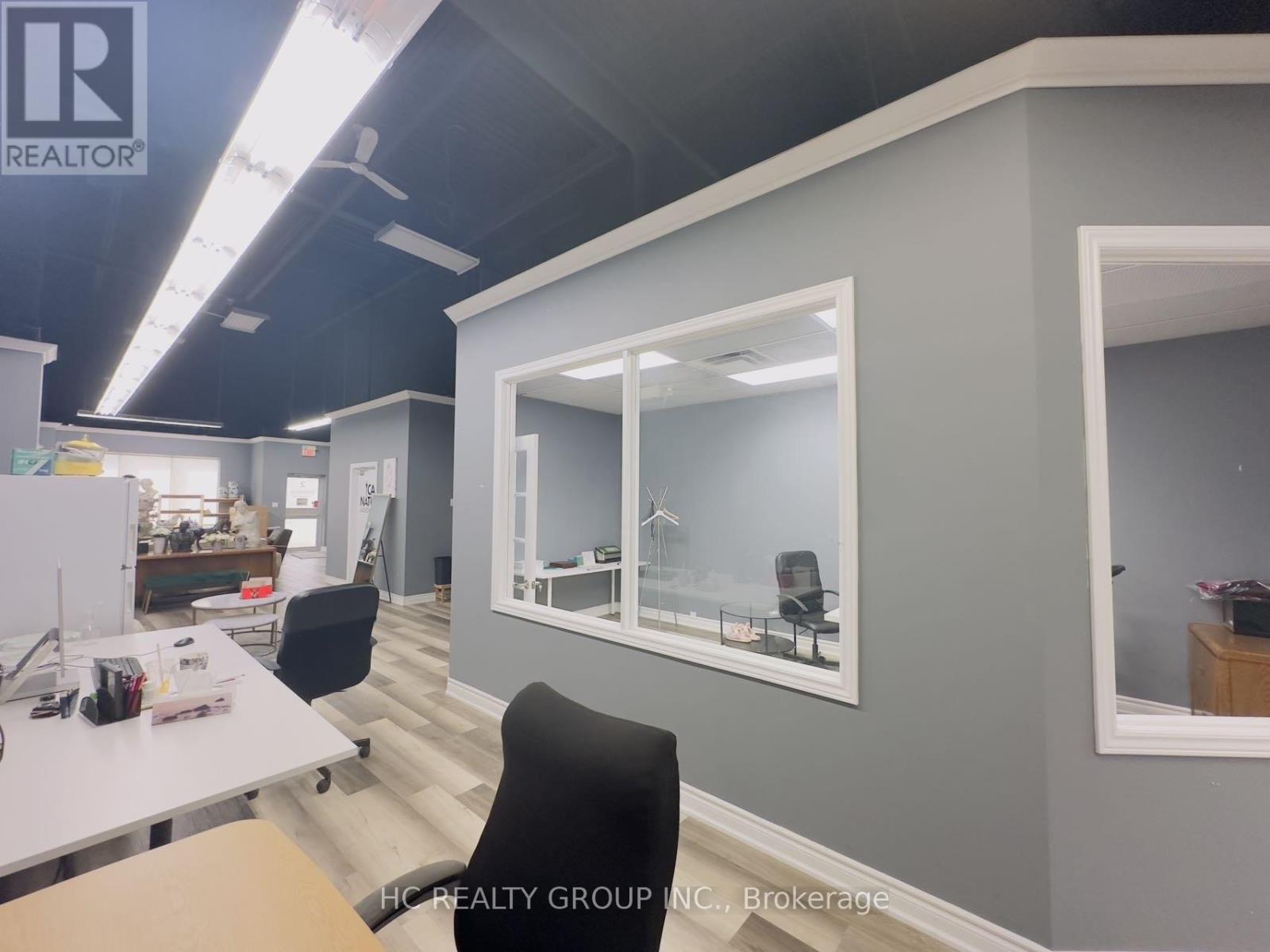 Photo 3 of 2 195 Clayton Drive, Markham ON