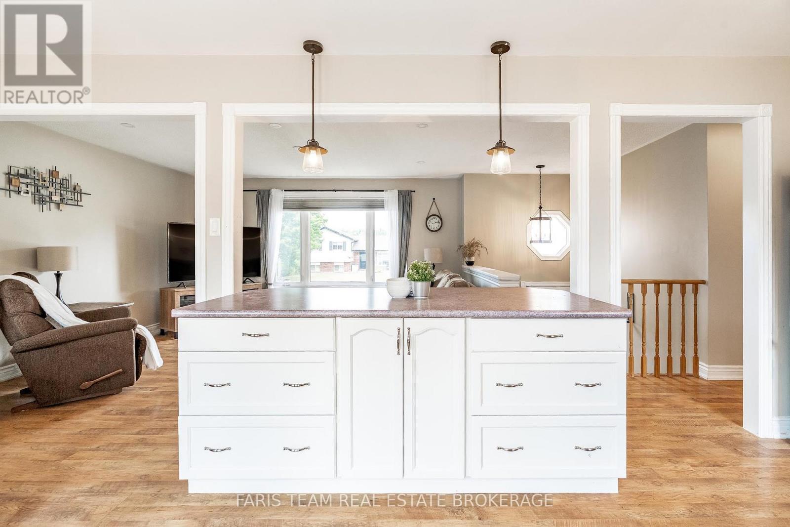 Photo 12 of 39 Procee Circle, Oromedonte ON