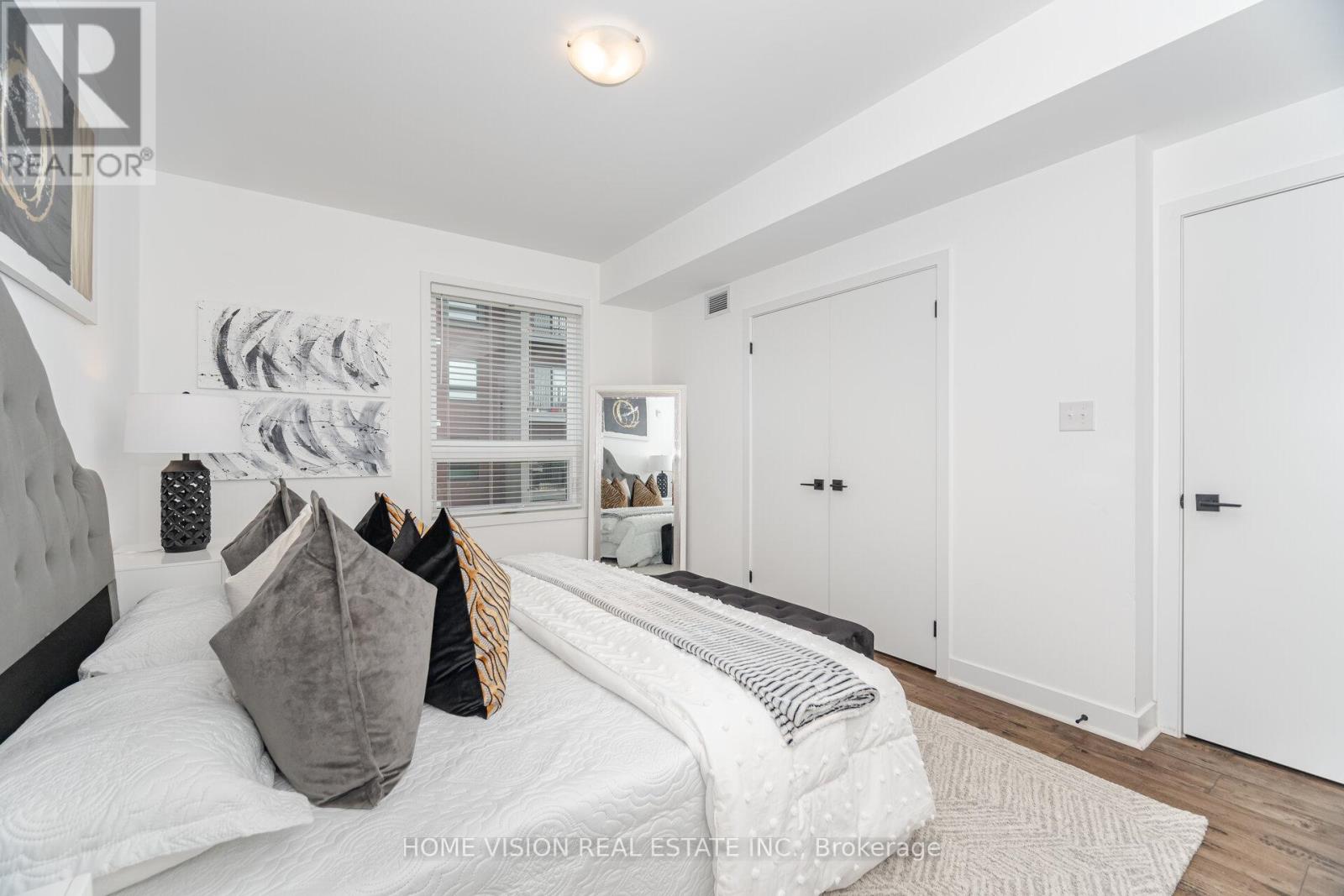 Photo 17 of 311 6 Spice Way, Barrie ON