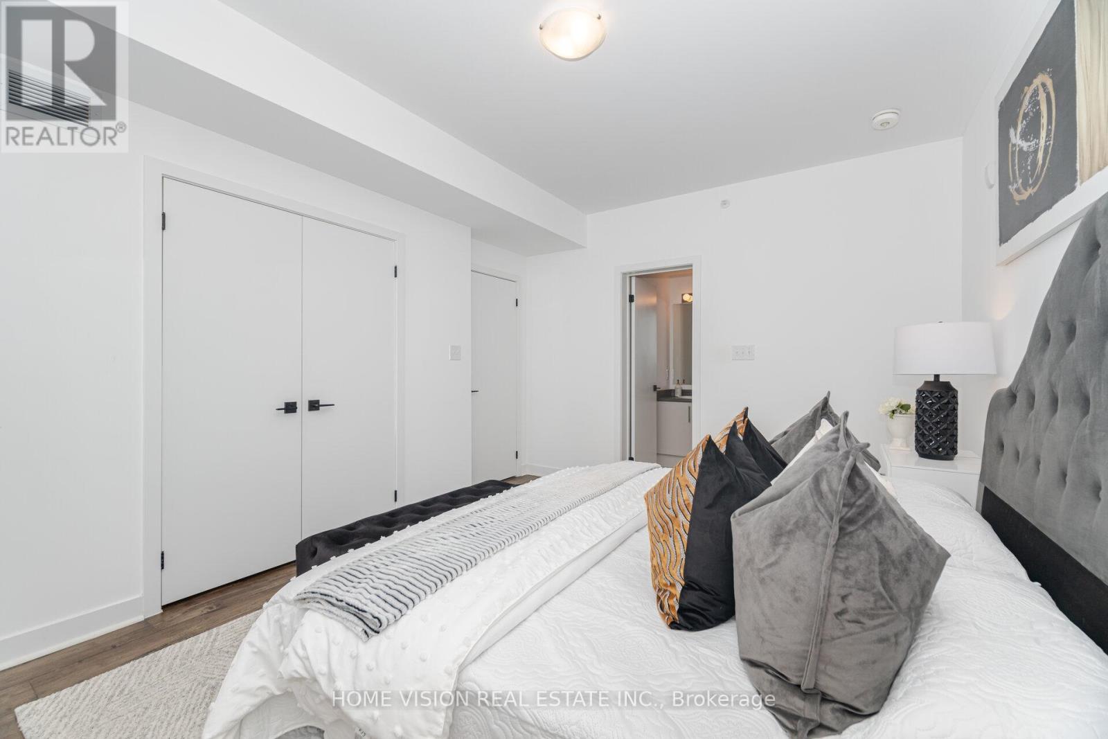 Photo 19 of 311 6 Spice Way, Barrie ON