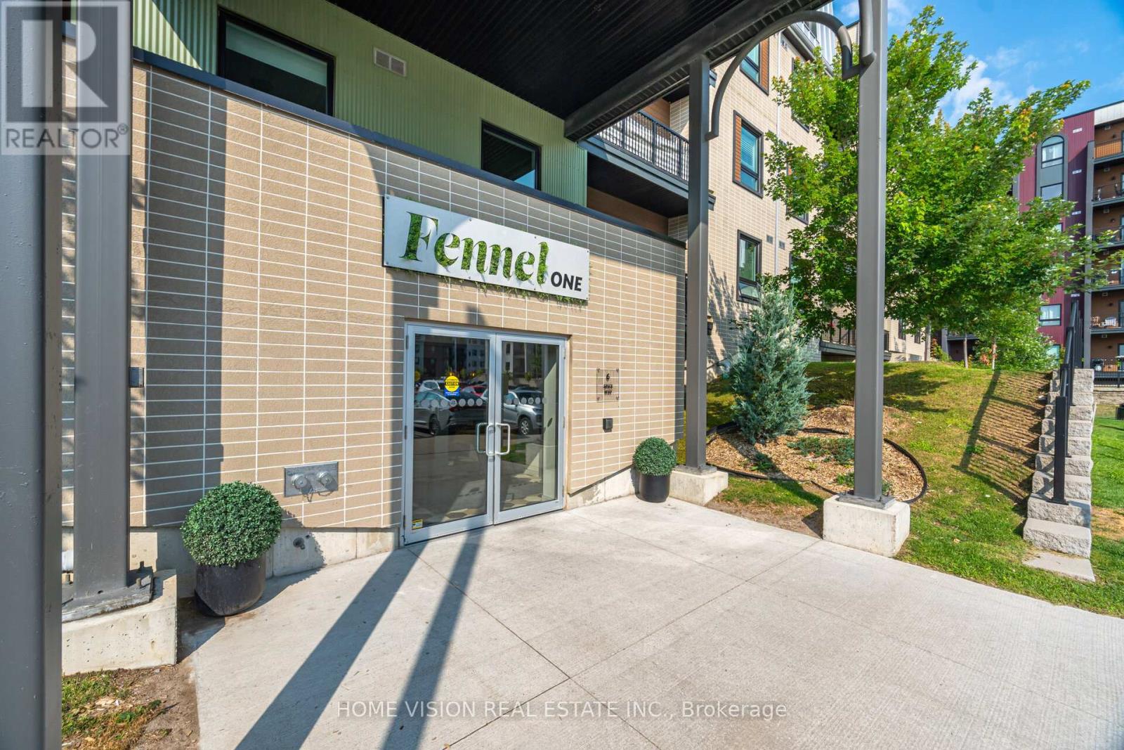 Photo 3 of 311 6 Spice Way, Barrie ON