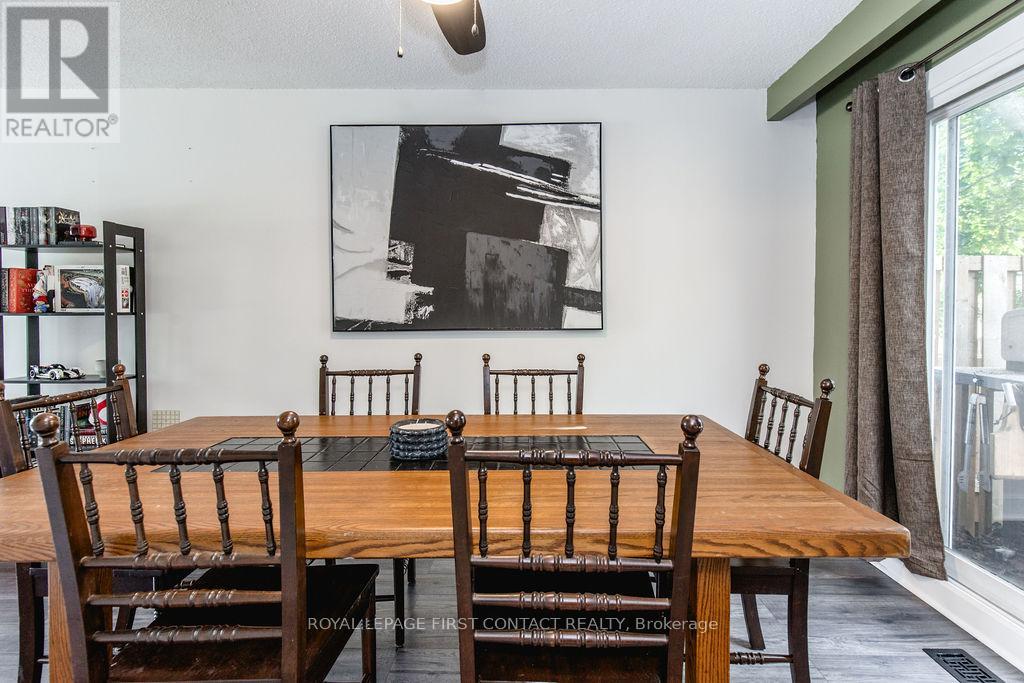 Photo 3 of 10 1095 Mississaga Street W, Orillia ON