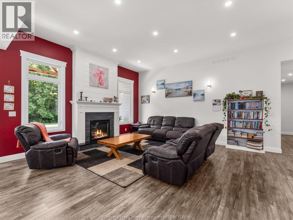 Photo 31 of 1808 Mersea Rd 10, Leamington ON