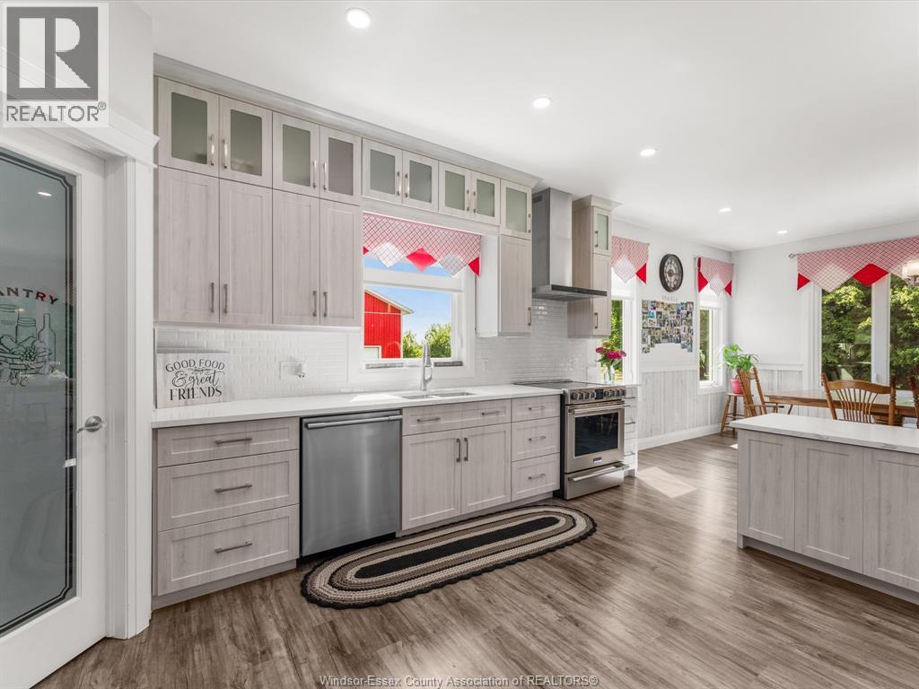 Photo 3 of 1808 Mersea Rd 10, Leamington ON