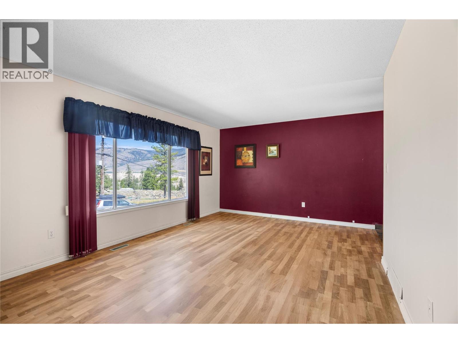 Photo 6 of 906 Klahanie Drive, Kamloops BC