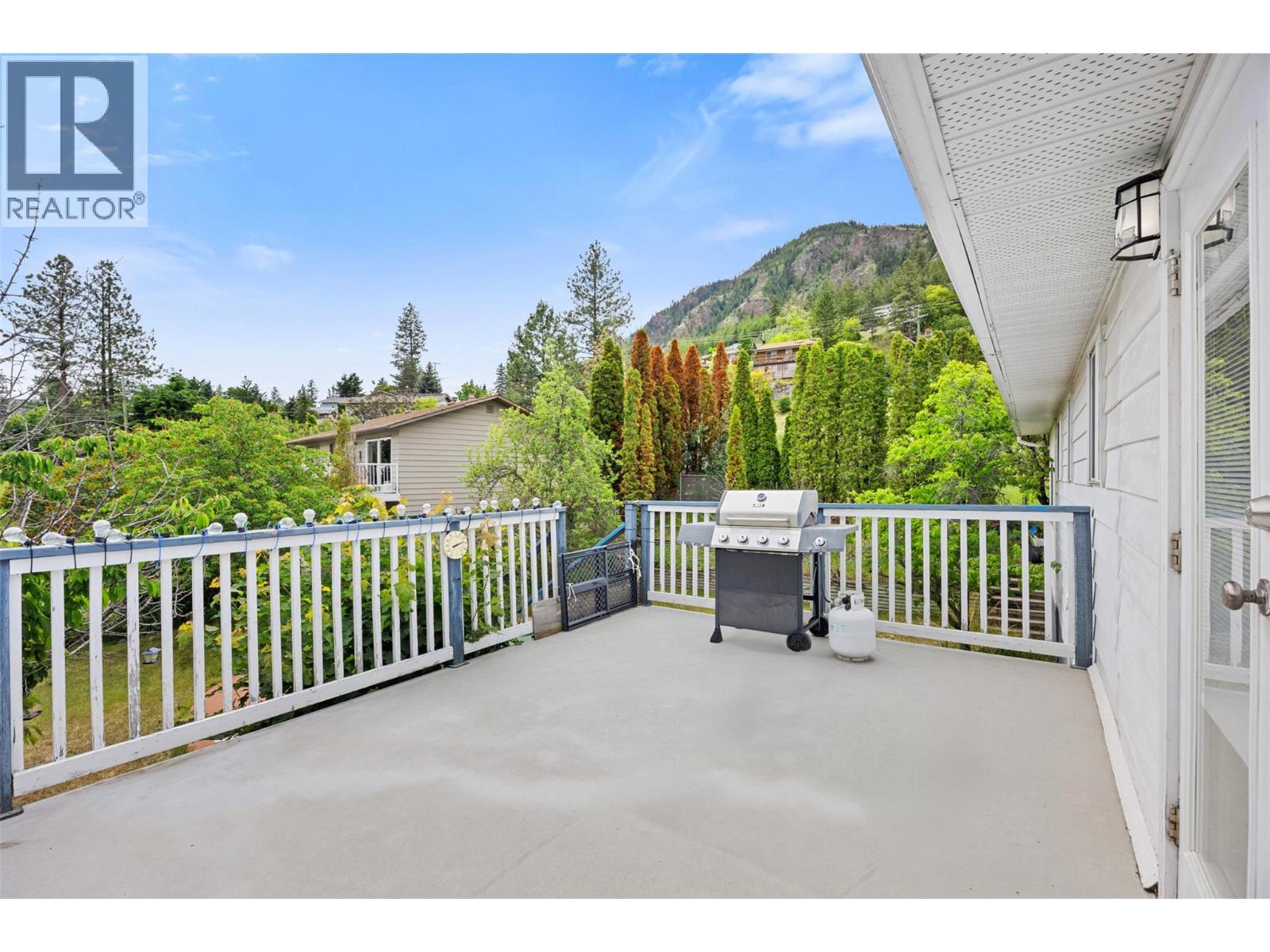 Photo 11 of 906 Klahanie Drive, Kamloops BC