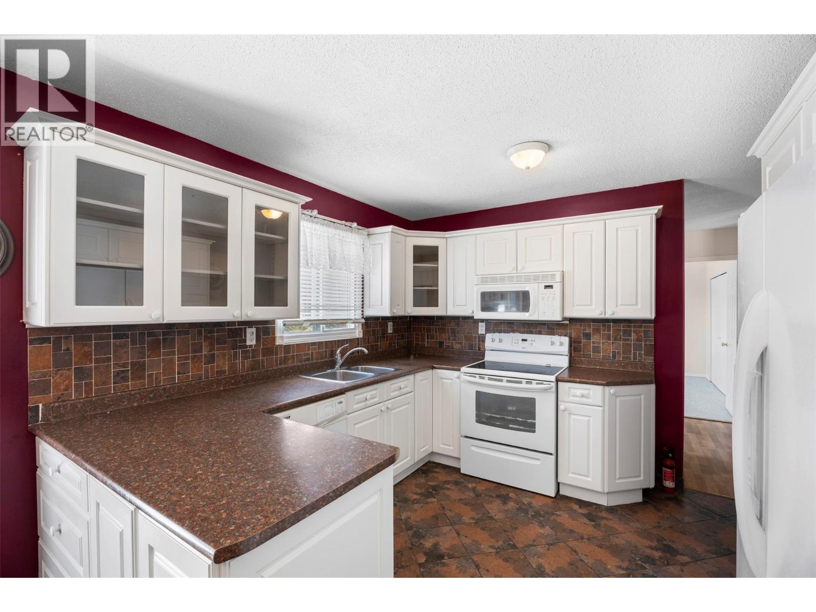 Photo 8 of 906 Klahanie Drive, Kamloops BC