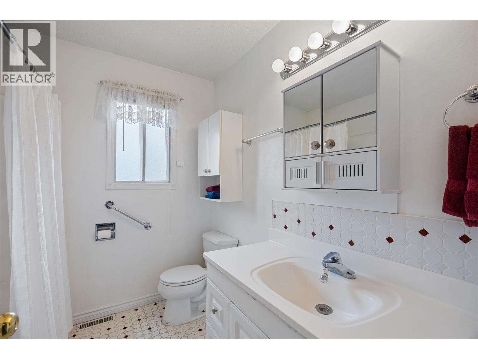 Photo 13 of 906 Klahanie Drive, Kamloops BC