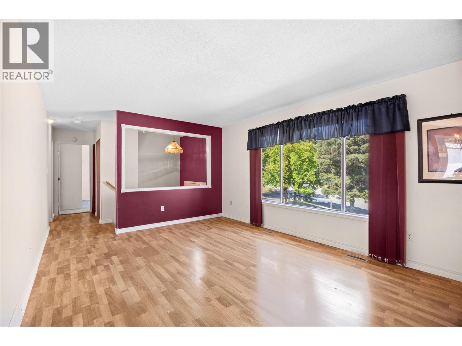Photo 7 of 906 Klahanie Drive, Kamloops BC