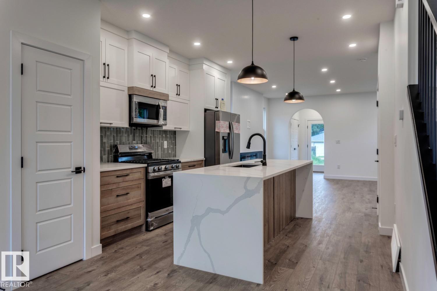 Photo 10 of 11340 130 St Nw, Edmonton AB