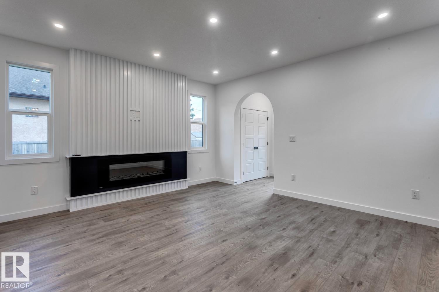 Photo 17 of 11340 130 St Nw, Edmonton AB