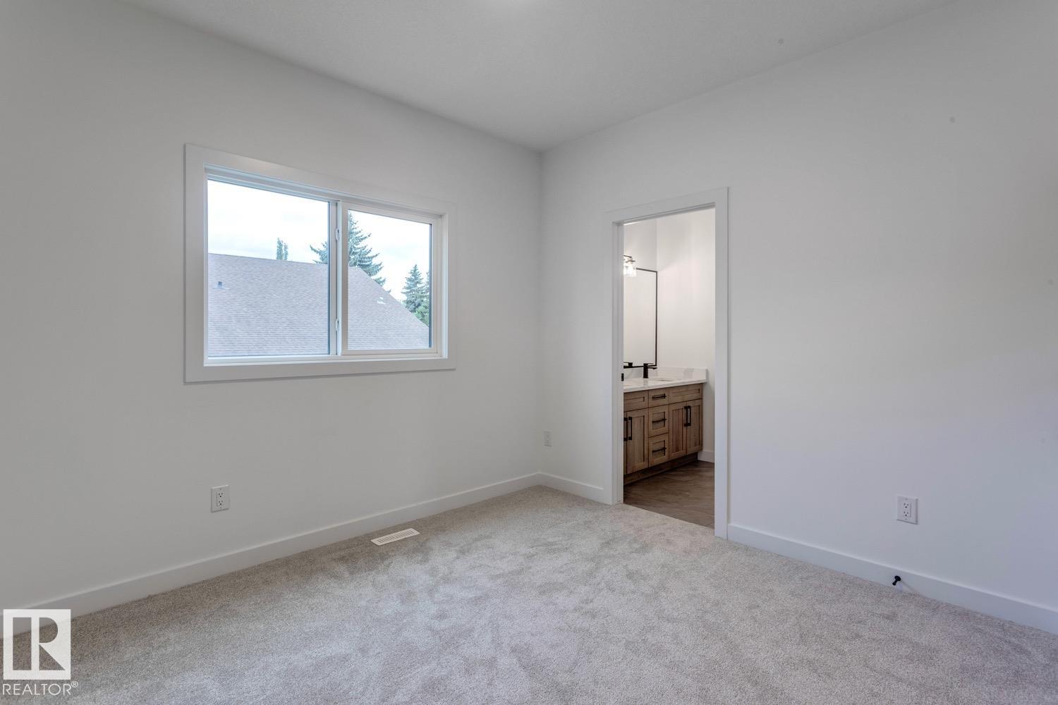 Photo 25 of 11340 130 St Nw, Edmonton AB