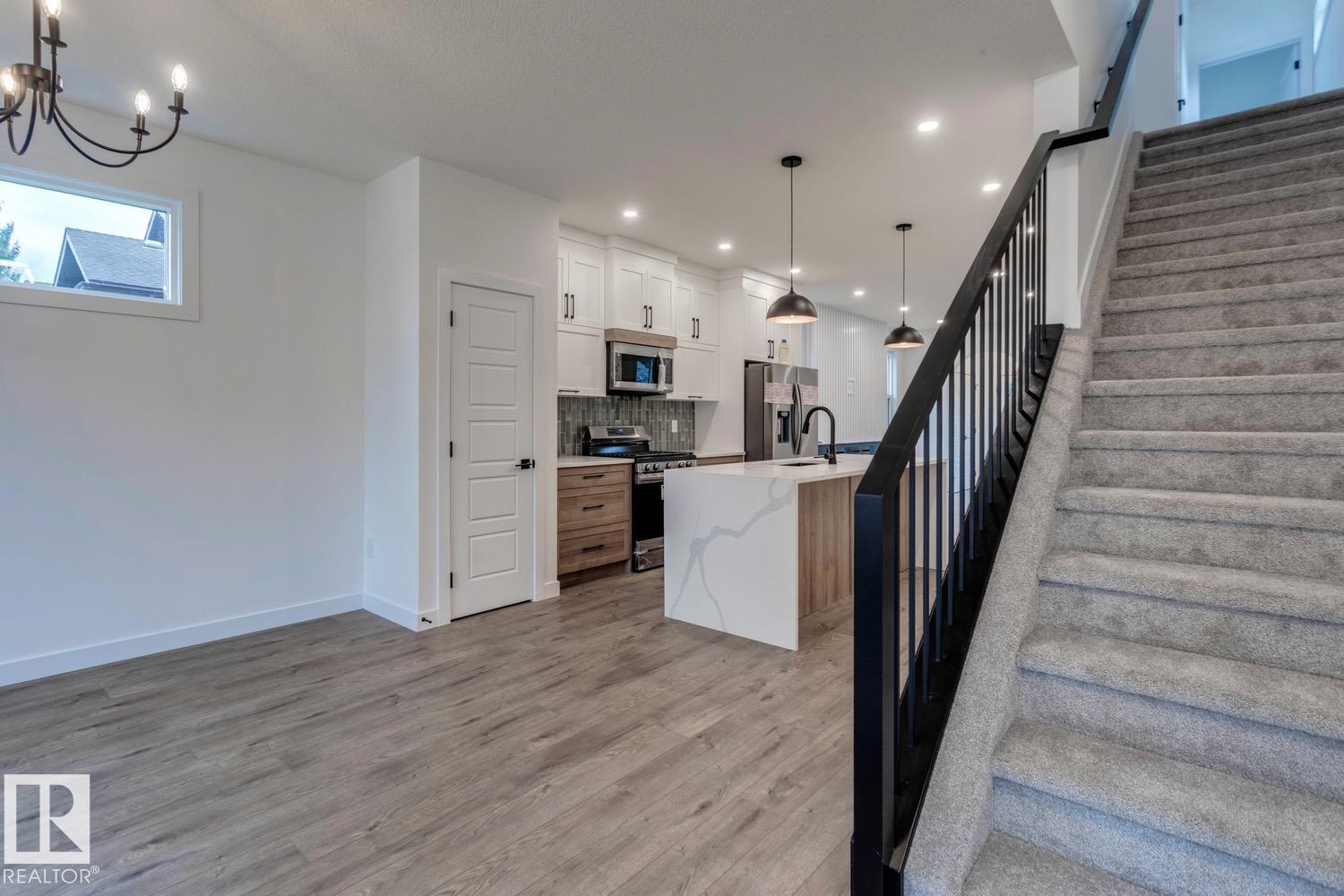 Photo 3 of 11340 130 St Nw, Edmonton AB
