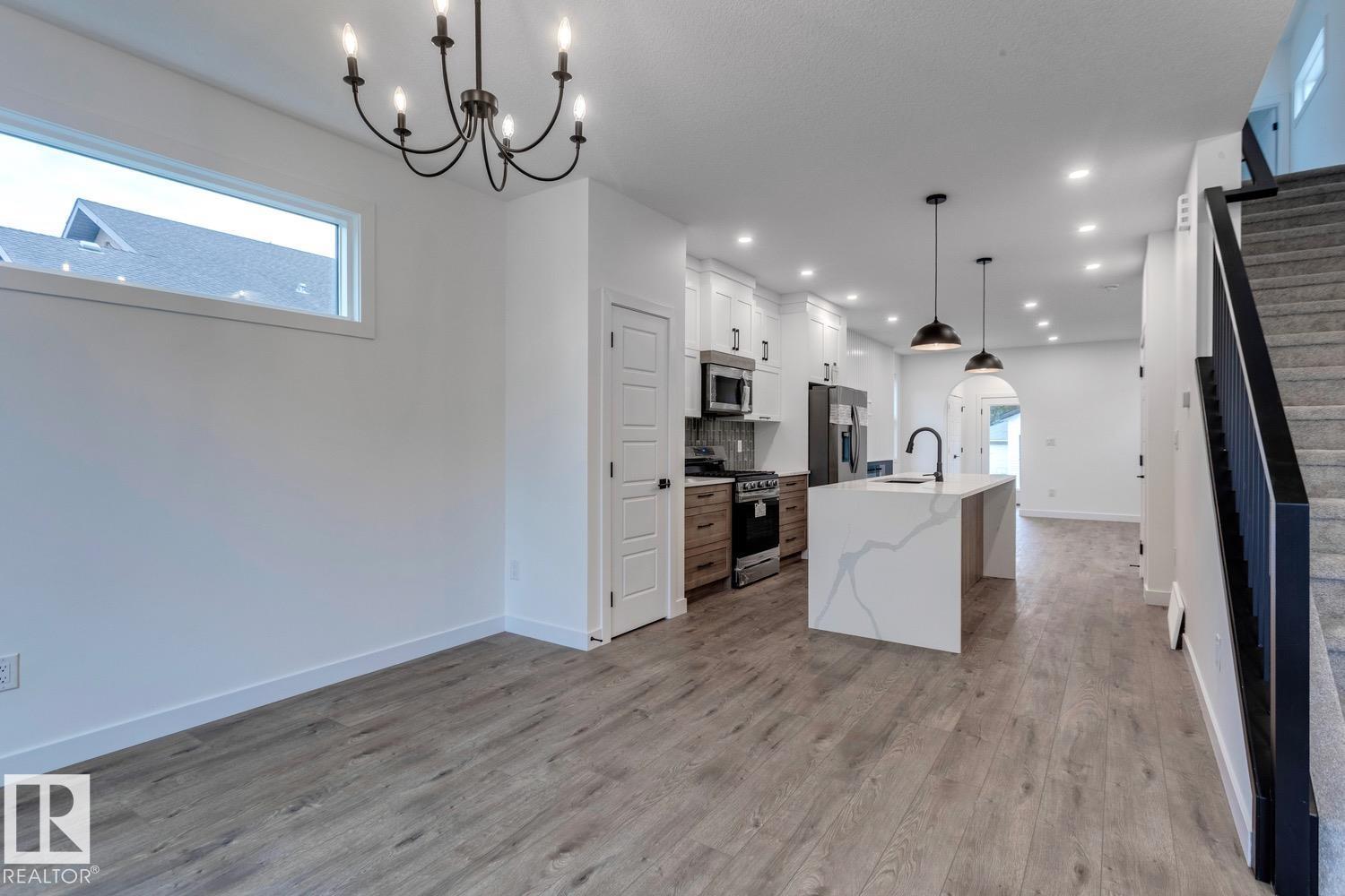 Photo 7 of 11340 130 St Nw, Edmonton AB