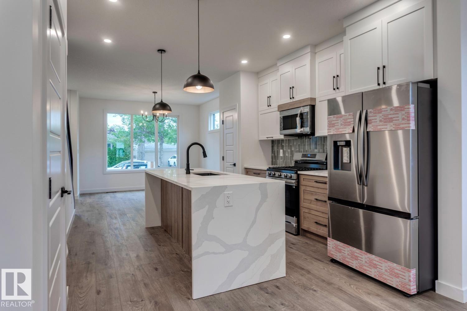 Photo 13 of 11340 130 St Nw, Edmonton AB