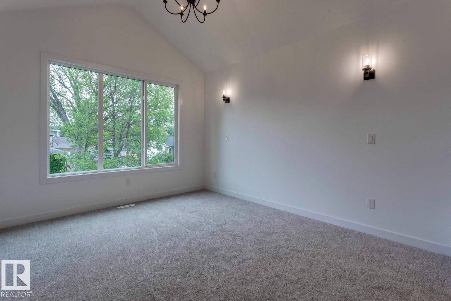 Photo 37 of 11340 130 St Nw, Edmonton AB