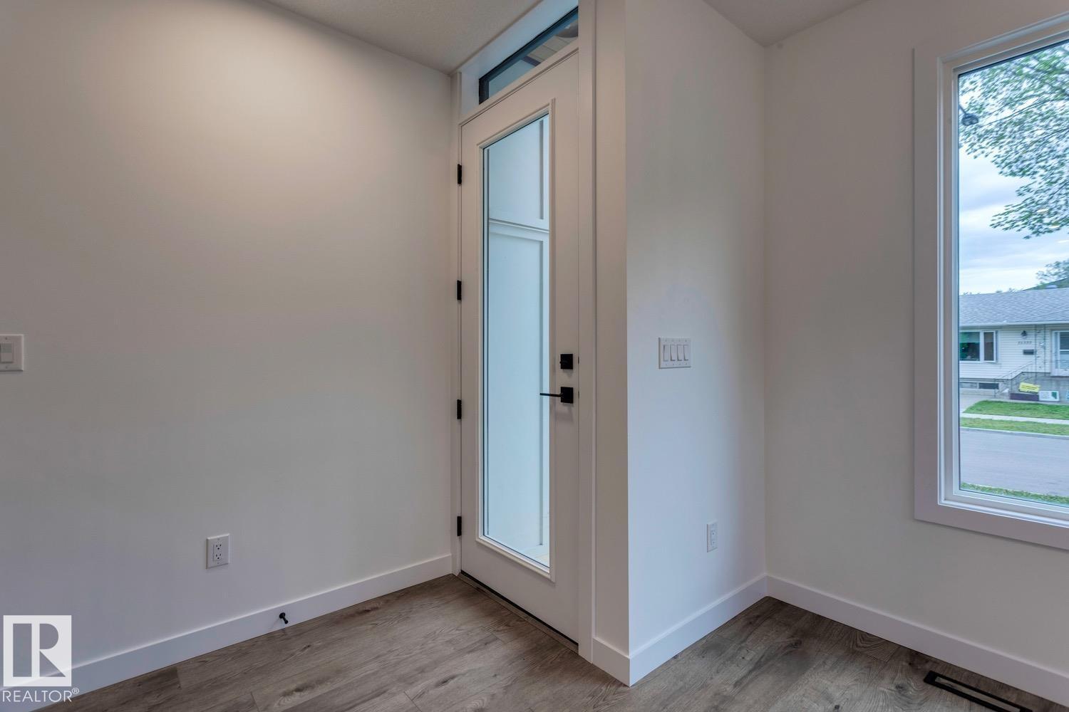 Photo 8 of 11340 130 St Nw, Edmonton AB