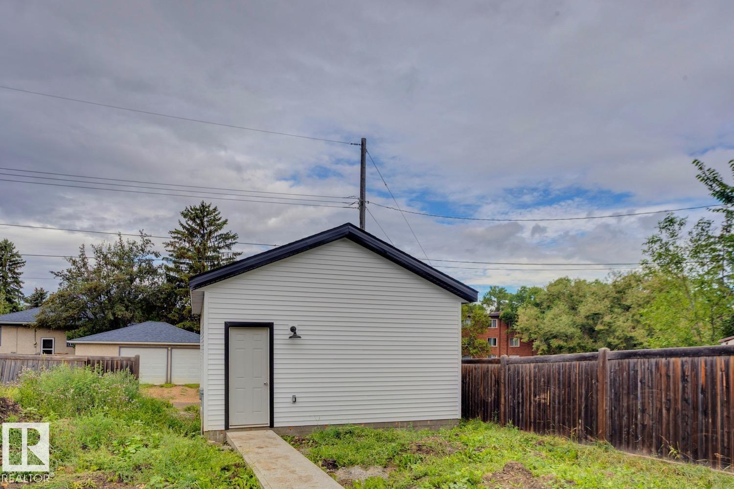 Photo 38 of 11340 130 St Nw, Edmonton AB