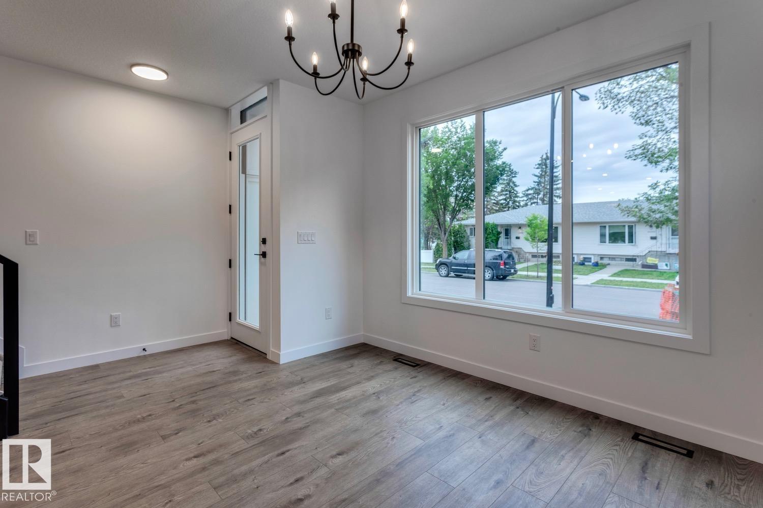 Photo 5 of 11340 130 St Nw, Edmonton AB
