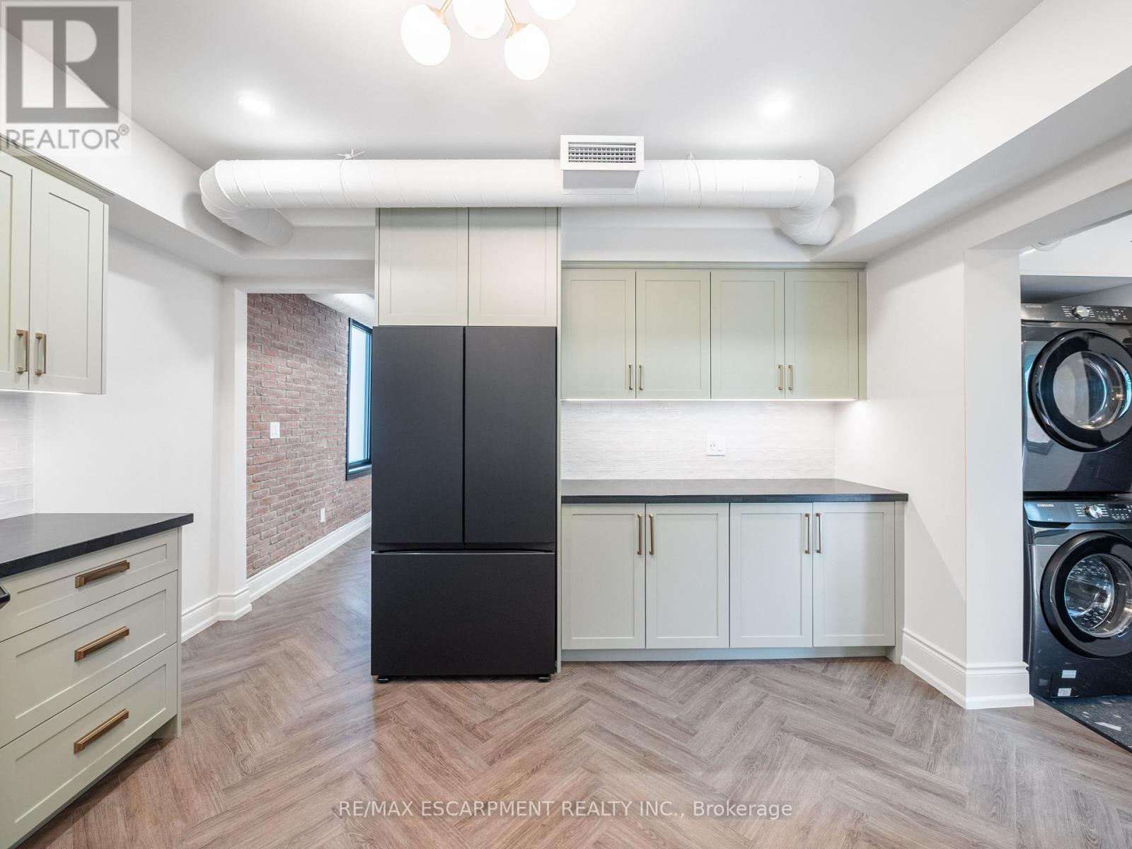 Photo 2 of 1 46 Ohara Avenue, Toronto ON