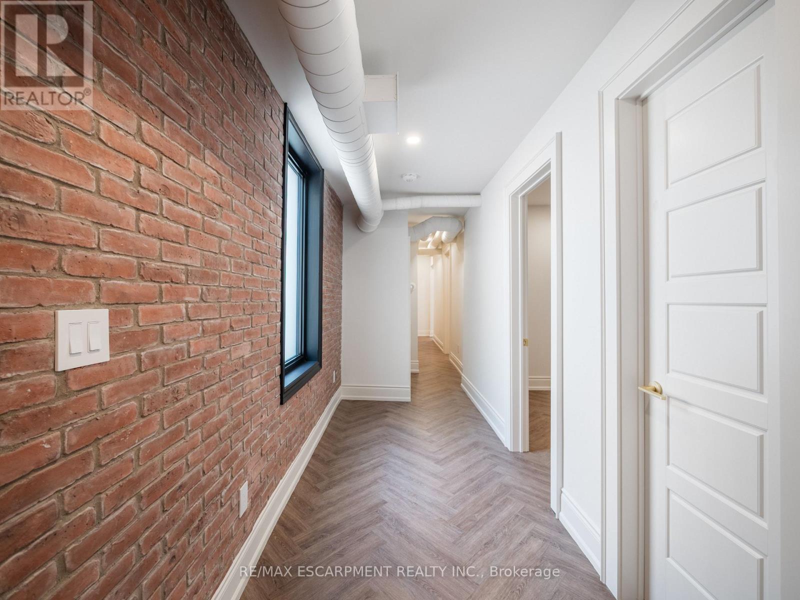 Photo 3 of 1 46 Ohara Avenue, Toronto ON