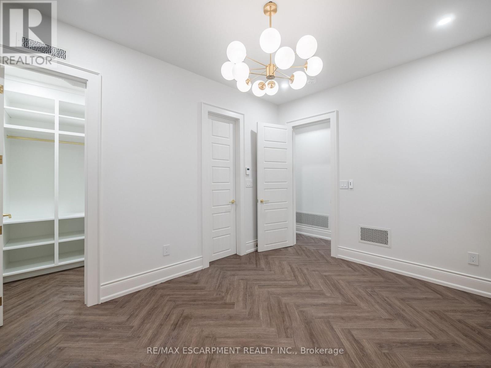 Photo 5 of 1 46 Ohara Avenue, Toronto ON
