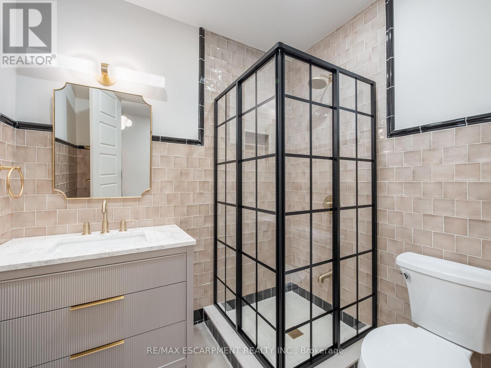 Photo 6 of 1 46 Ohara Avenue, Toronto ON