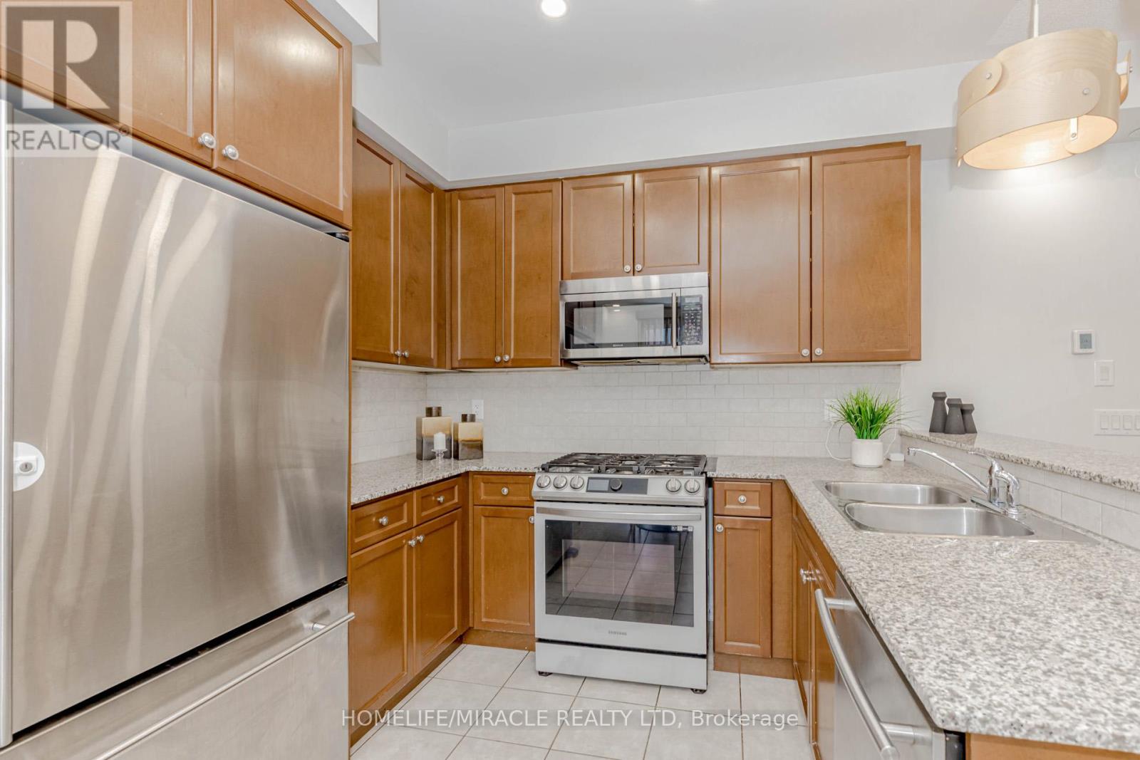 Photo 16 of 8 Whitmer Street, Milton ON