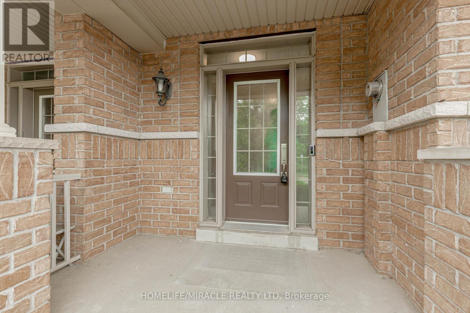Photo 4 of 8 Whitmer Street, Milton ON