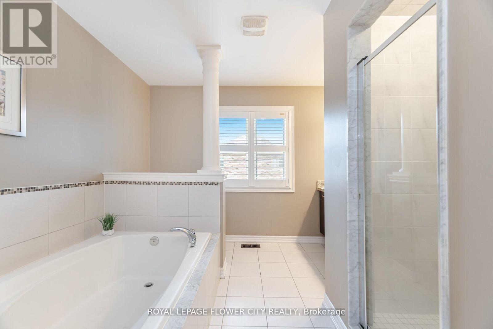 Photo 33 of 51 Mountain Ridge Road, Brampton ON
