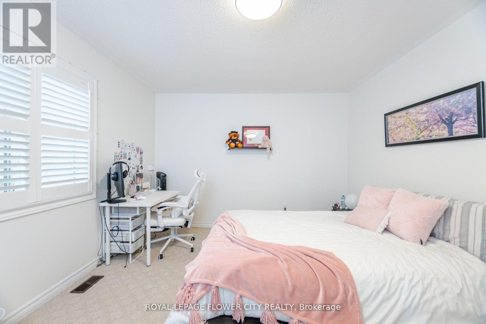 Photo 37 of 51 Mountain Ridge Road, Brampton ON