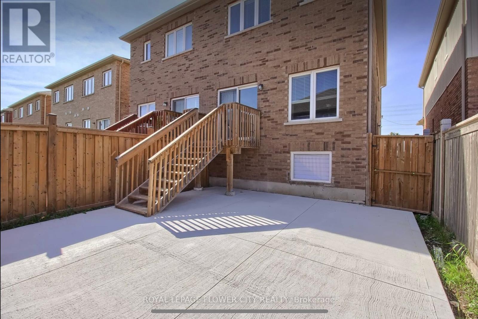 Photo 26 of 77 French Park Circle, Brampton ON