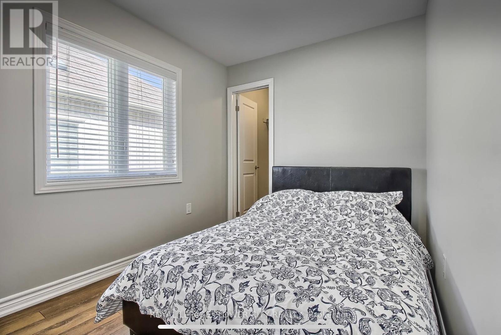 Photo 9 of 77 French Park Circle, Brampton ON