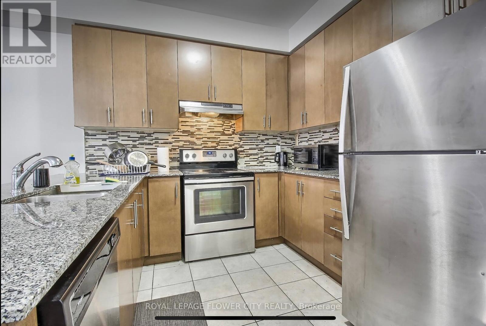 Photo 3 of 77 French Park Circle, Brampton ON