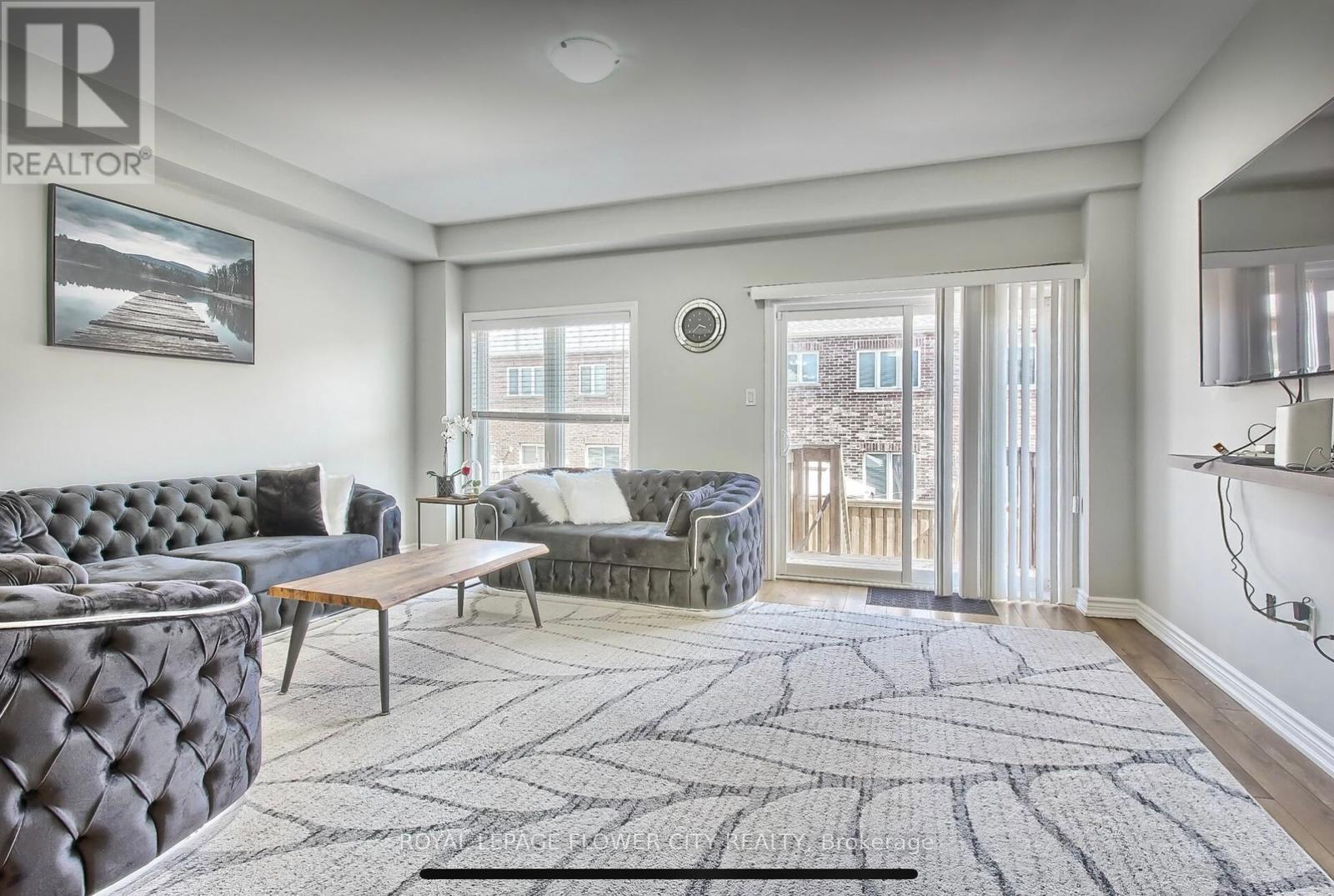 Photo 10 of 77 French Park Circle, Brampton ON