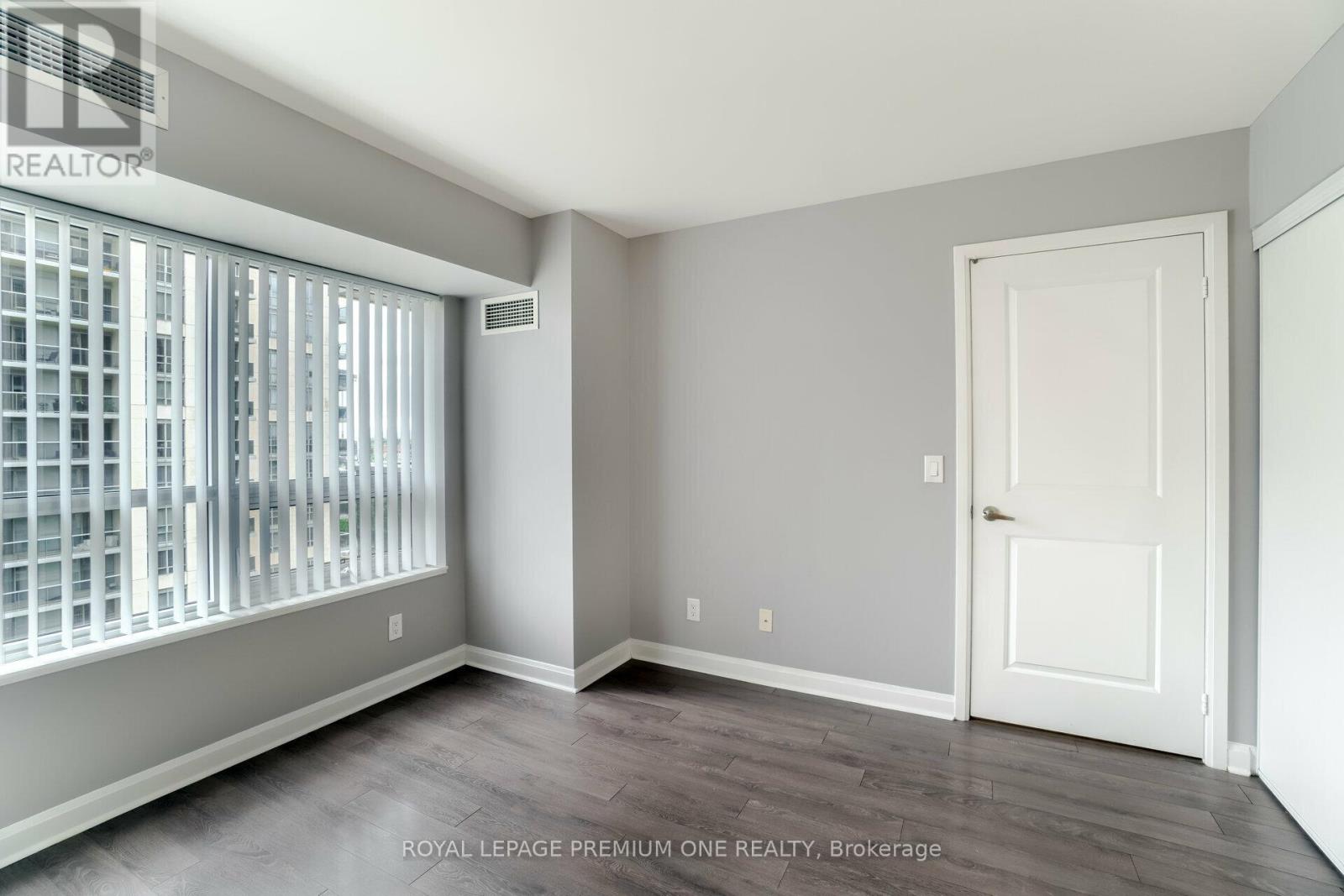 Photo 2 of 911 1 Michael Power Place, Toronto ON