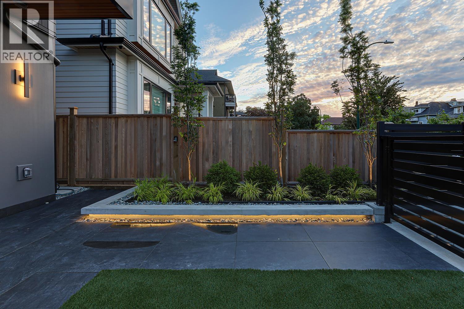 Photo 4 of 1 1990 Venables Street, Vancouver BC