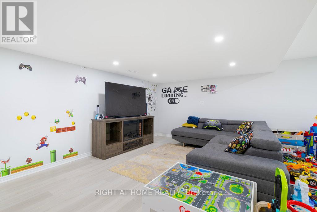 Photo 21 of 4512 Kelly Farm Drive, Ottawa ON