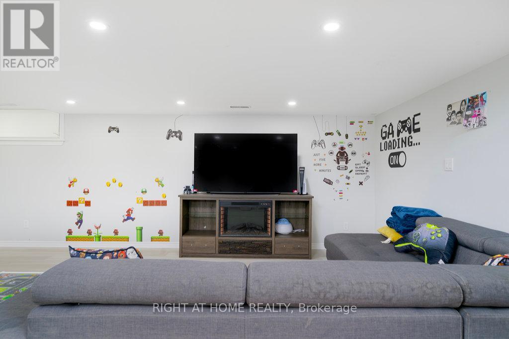 Photo 41 of 4512 Kelly Farm Drive, Ottawa ON