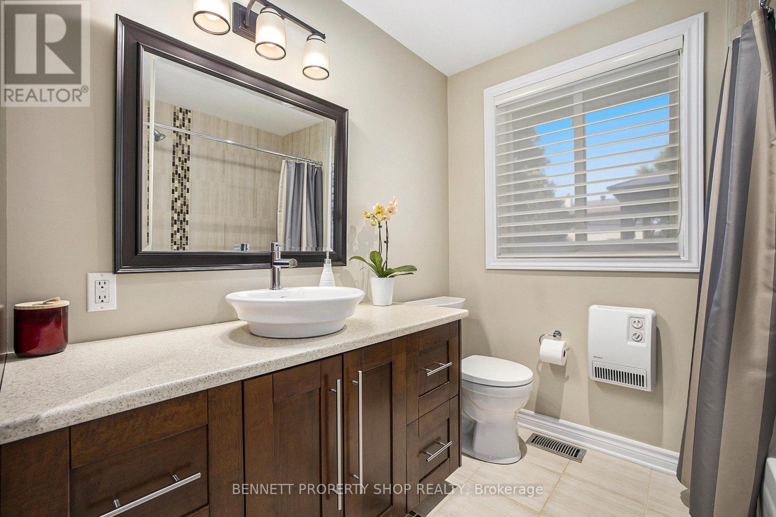 Photo 12 of 1476 Maxime Street, Ottawa ON