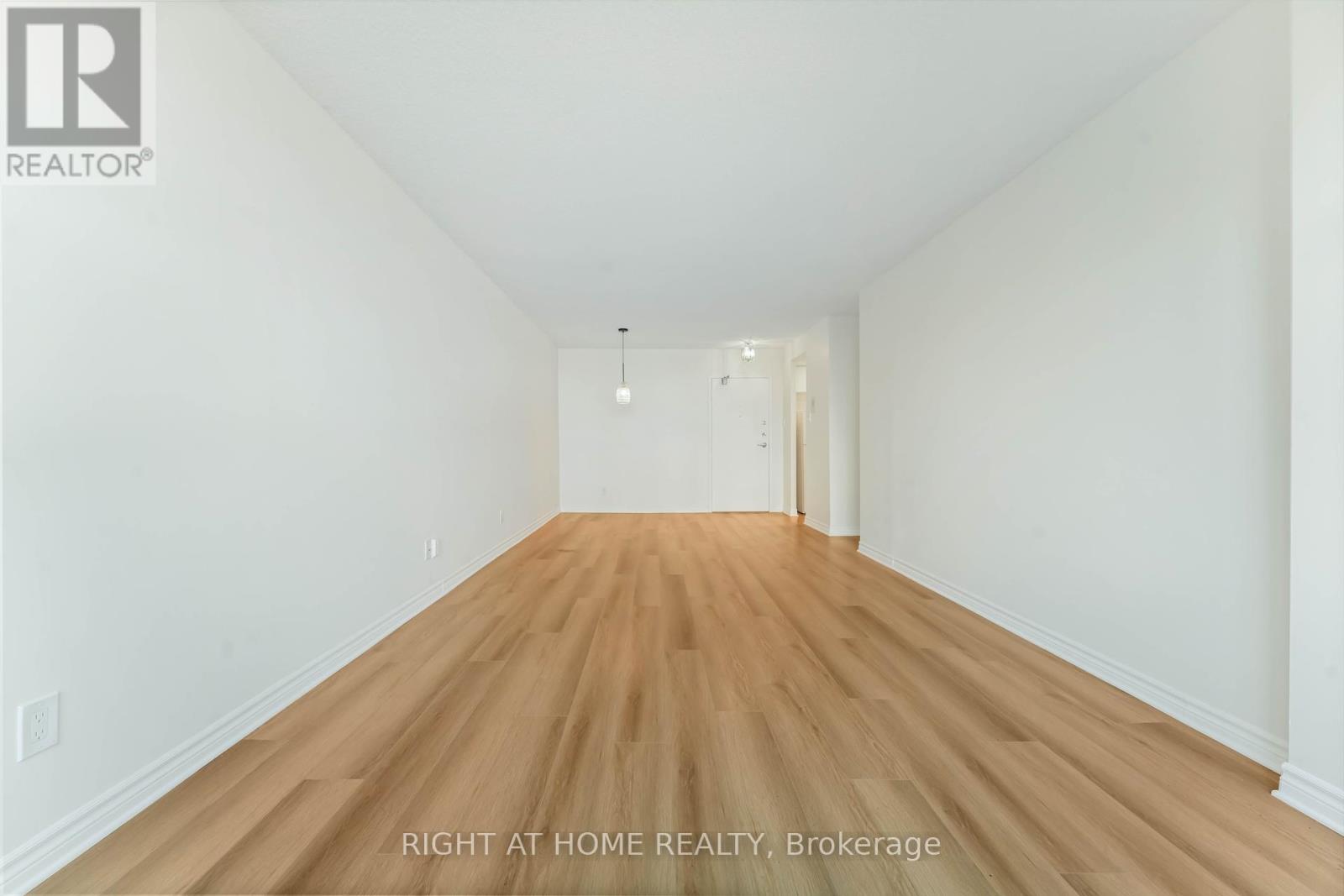 Photo 3 of 302 555 Brittany Drive, Ottawa ON